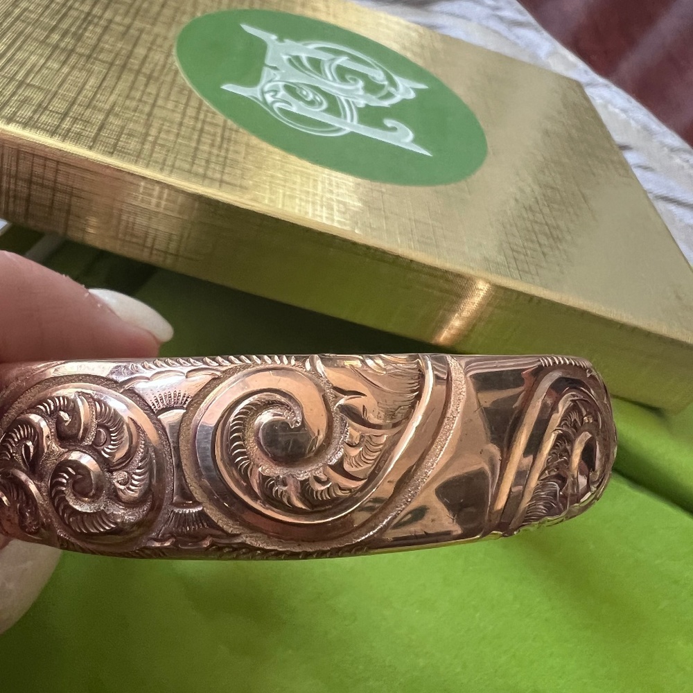 Vintage gold bangle